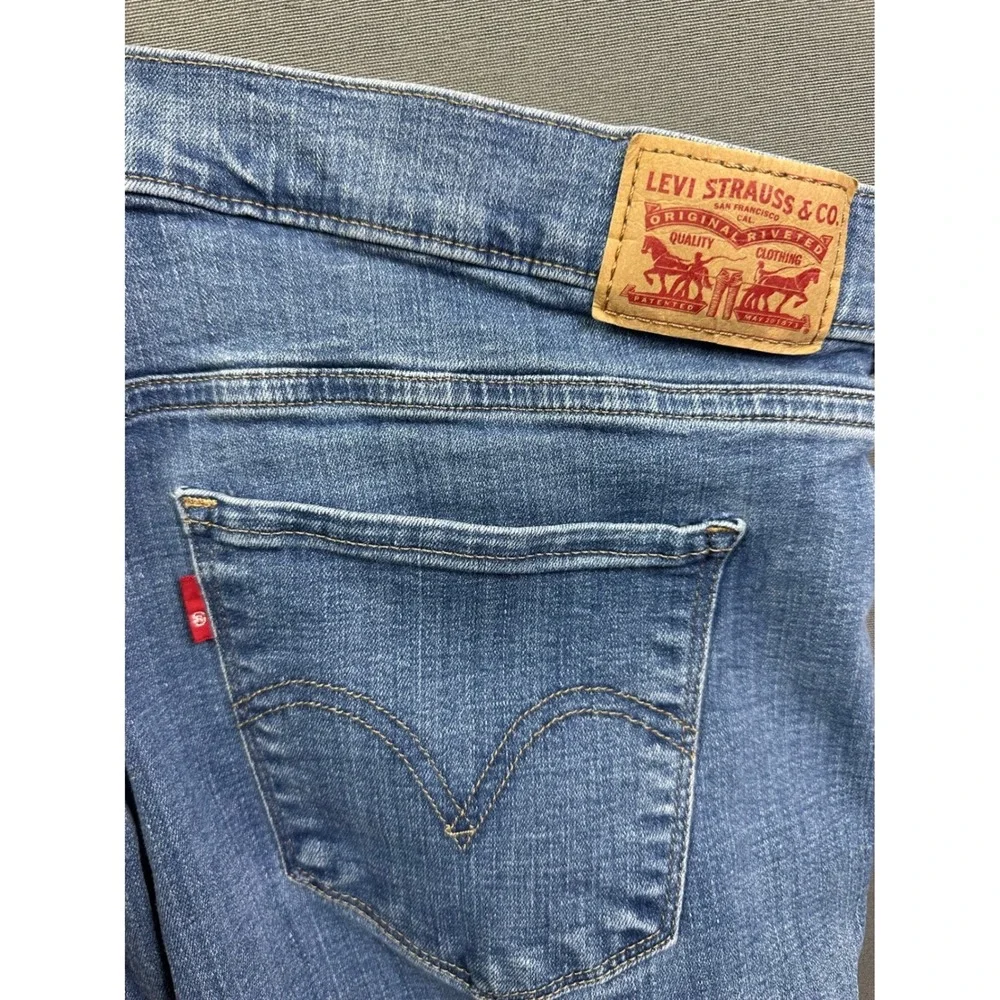 Levis 314 Shaping Straight Jeans Medium Wash Blue Denim 23648-0051 18W M‎